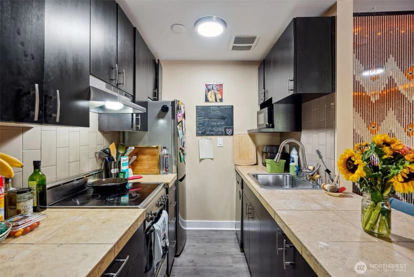 Property photo for 1401 S Holgate Street, Seattle photo 15