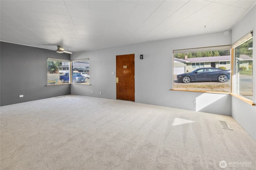 Property photo for 404 W Alaska Avenue, Roslyn photo 4