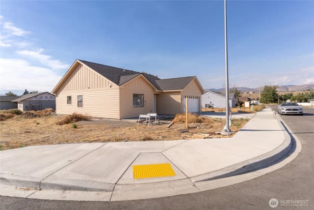 Property photo for 420 Koala Avenue, Omak photo 2