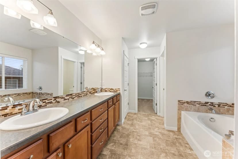 Property photo for 9526 S 235th Place, Kent photo 15