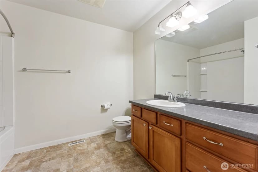 Property photo for 9526 S 235th Place, Kent photo 23