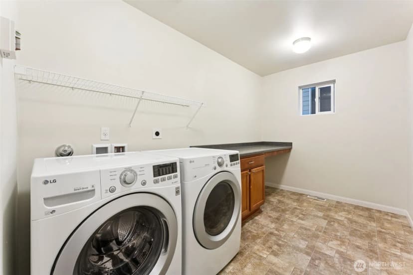 Property photo for 9526 S 235th Place, Kent photo 20
