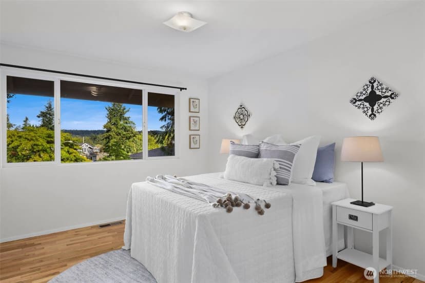 Property photo for 10213 Ne 22nd Place, Bellevue photo 16