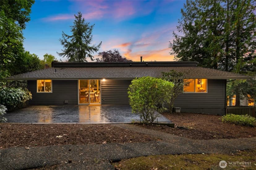 Property photo for 10213 Ne 22nd Place, Bellevue photo 6
