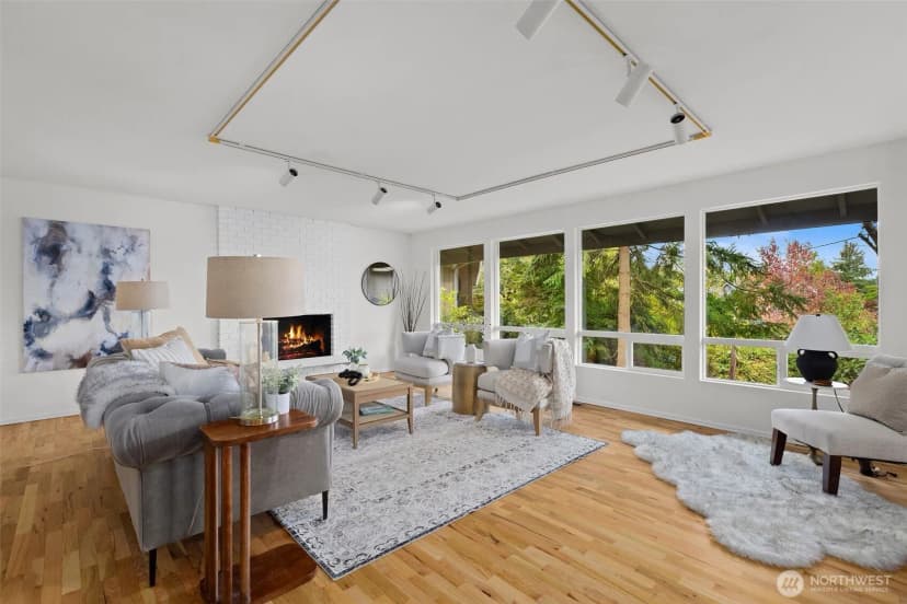 Property photo for 10213 Ne 22nd Place, Bellevue photo 3
