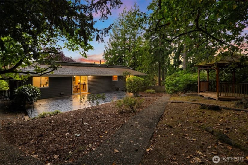 Property photo for 10213 Ne 22nd Place, Bellevue photo 7