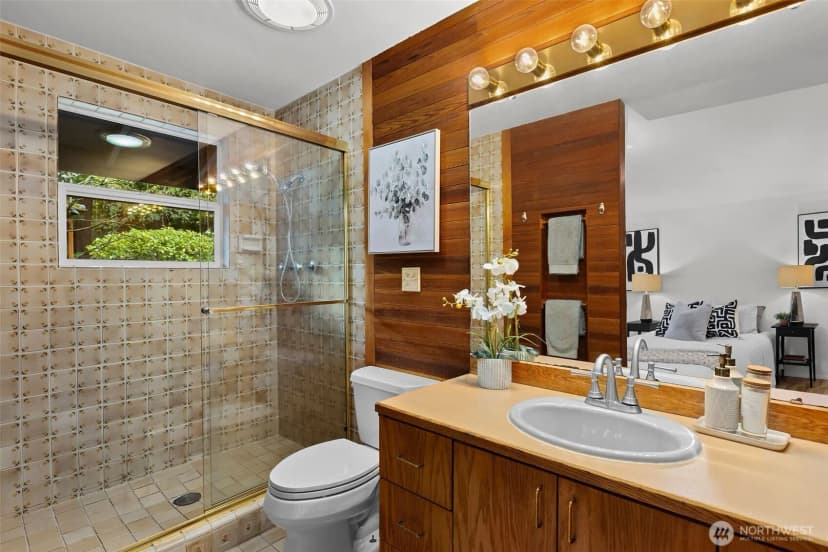 Property photo for 10213 Ne 22nd Place, Bellevue photo 13
