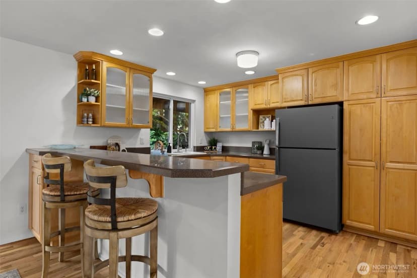 Property photo for 10213 Ne 22nd Place, Bellevue photo 9