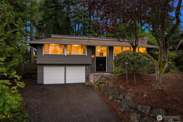 Property photo for 10213 Ne 22nd Place, Bellevue