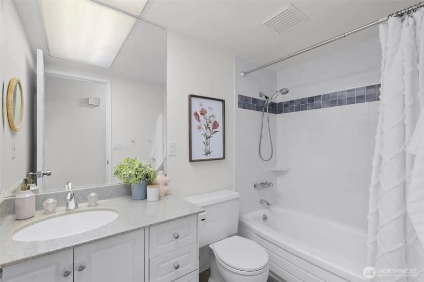 Property photo for 10213 Ne 22nd Place, Bellevue photo 15