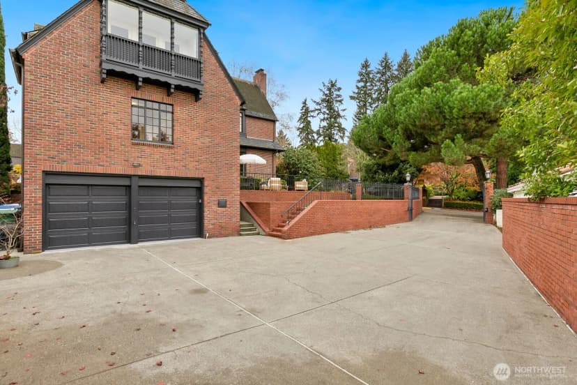 Property photo for 1994 Shenandoah Drive E, Seattle photo 40