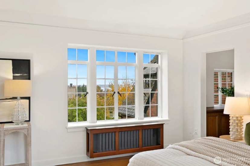 Property photo for 1994 Shenandoah Drive E, Seattle photo 28