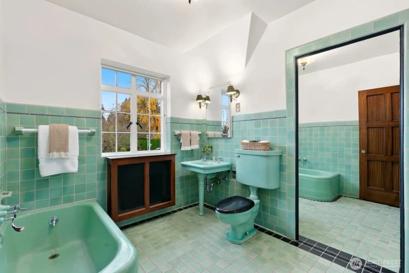 Property photo for 1994 Shenandoah Drive E, Seattle photo 33