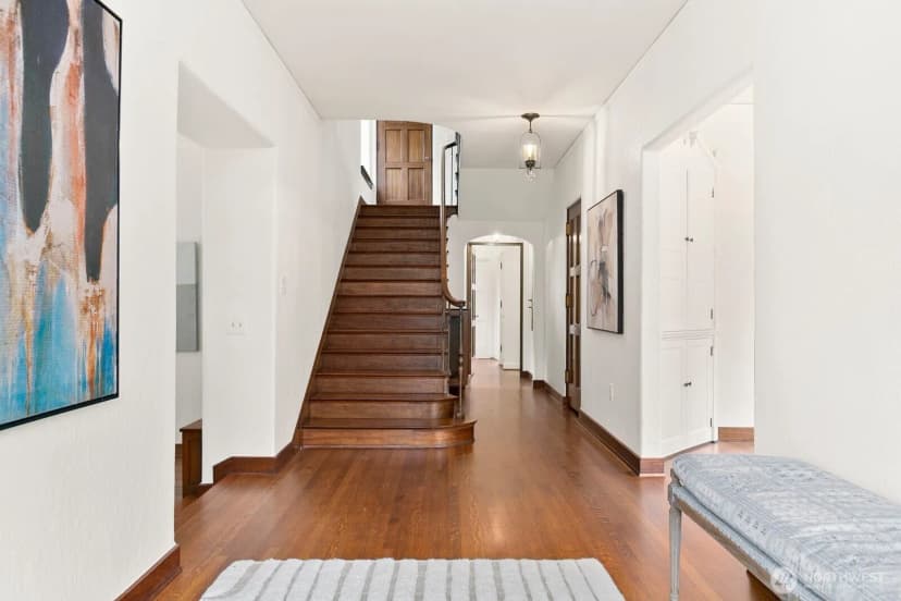 Property photo for 1994 Shenandoah Drive E, Seattle photo 9