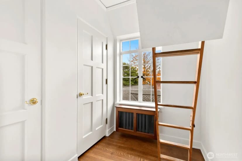 Property photo for 1994 Shenandoah Drive E, Seattle photo 38