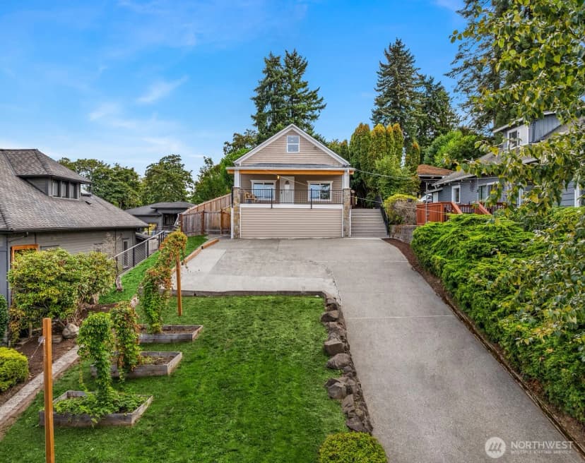 Property photo for 412 Renton Avenue S, Renton photo 2