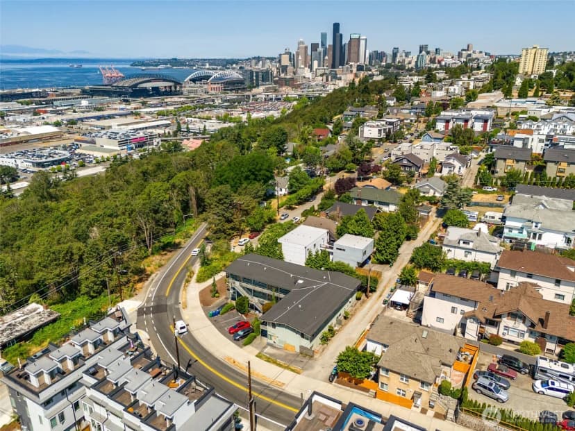 Property photo for 2350 Beacon Avenue S, Seattle photo 9