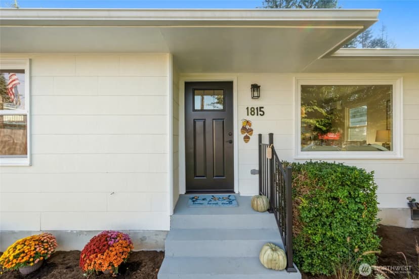 Property photo for 1815 Bickford Avenue, Snohomish photo 4