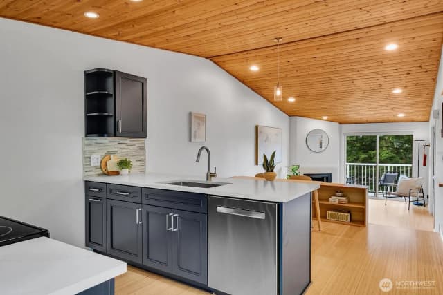 Property photo for 9484 Redmond-woodinville Rd Ne #c-305, Redmond photo 2