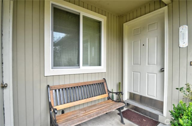 Property photo for 7520 14th Ave Ne, Olympia photo 2