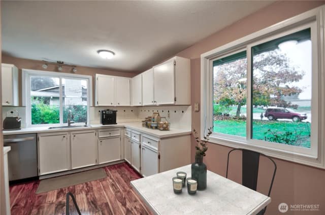 Property photo for 7520 14th Ave Ne, Olympia photo 4