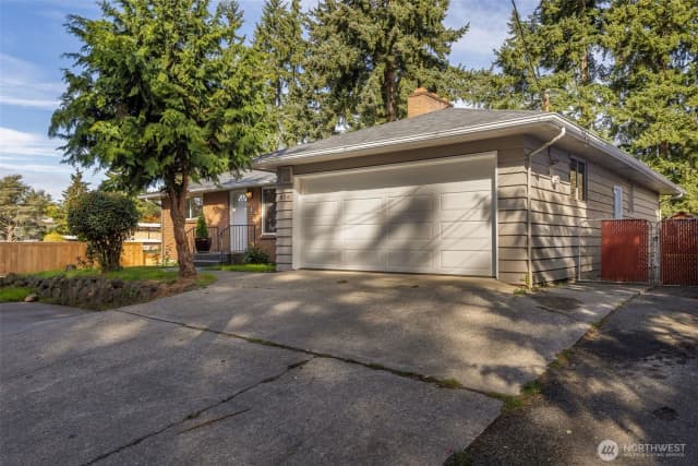 Property photo for 836 Sw 128th Street, Seattle photo 3