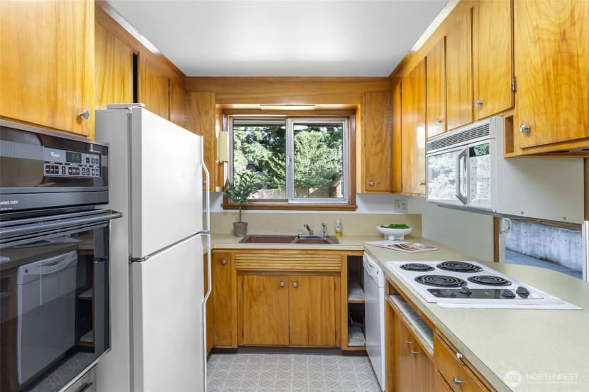 Property photo for 836 Sw 128th Street, Seattle photo 9