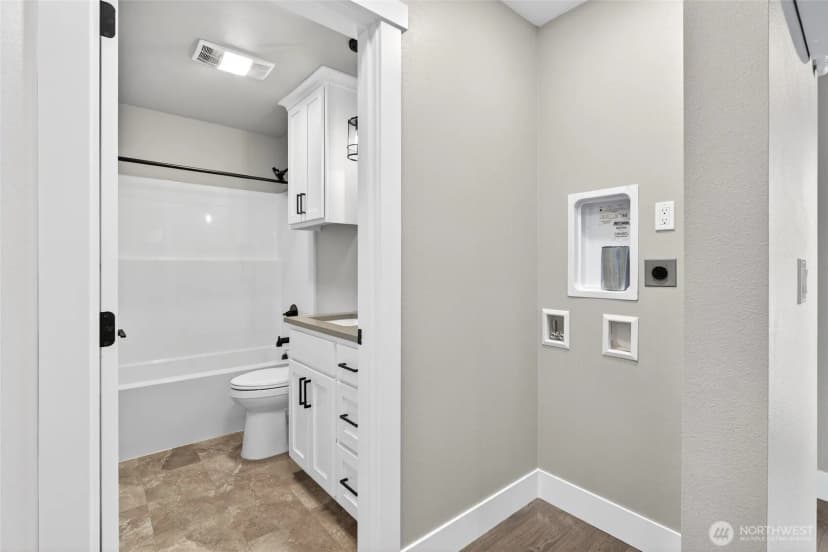 Property photo for 109 7th Street Sw, Long Beach photo 13