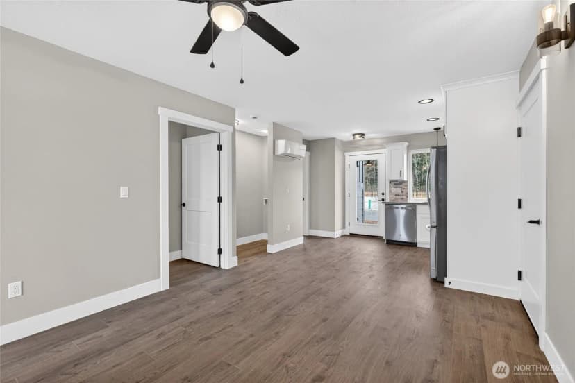 Property photo for 109 7th Street Sw, Long Beach photo 16