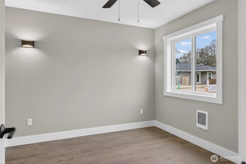 Property photo for 109 7th Street Sw, Long Beach photo 9