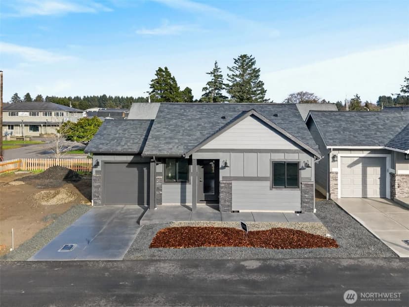 Property photo for 109 7th Street Sw, Long Beach