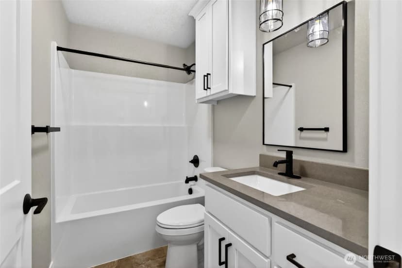 Property photo for 109 7th Street Sw, Long Beach photo 12