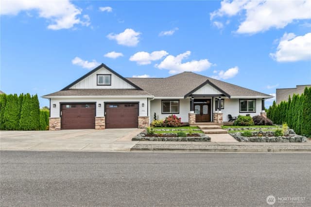 Property photo for 1712 Spring Meadows Drive, Lynden photo 2