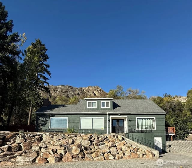 Property photo for 132 Montvu Drive, Omak