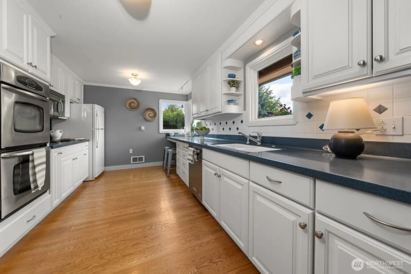 Property photo for 6545 47th Avenue Ne, Seattle photo 4