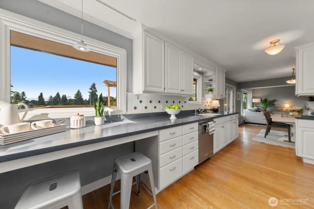 Property photo for 6545 47th Avenue Ne, Seattle photo 5