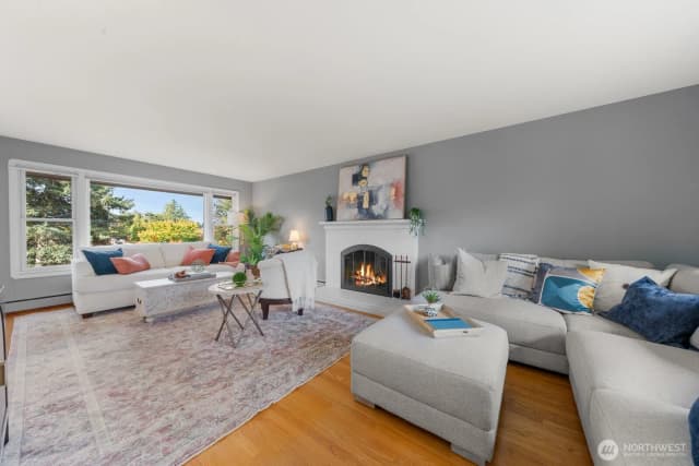 Property photo for 6545 47th Avenue Ne, Seattle photo 2