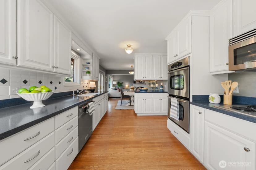 Property photo for 6545 47th Avenue Ne, Seattle photo 6