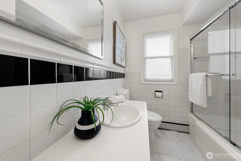 Property photo for 6545 47th Avenue Ne, Seattle photo 10
