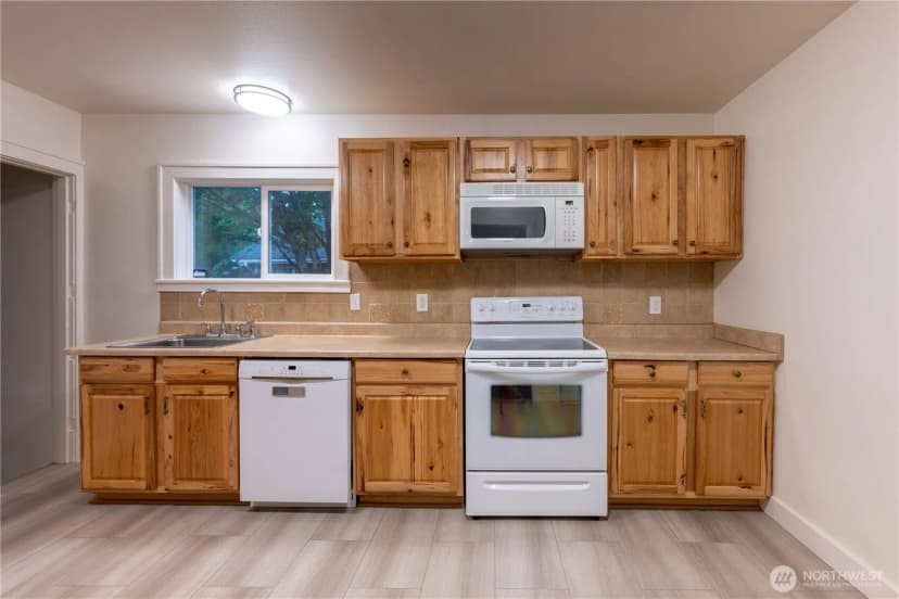 Property photo for 6240 S Warner Street, Tacoma photo 11