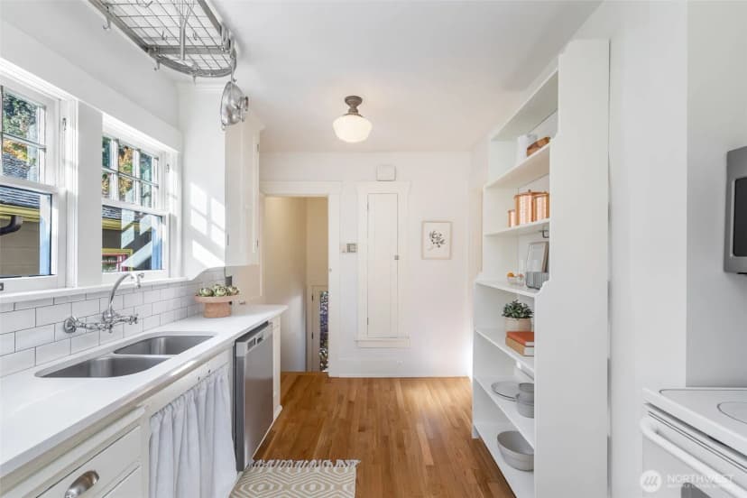 Property photo for 1022 Ne 69th Street, Seattle photo 11