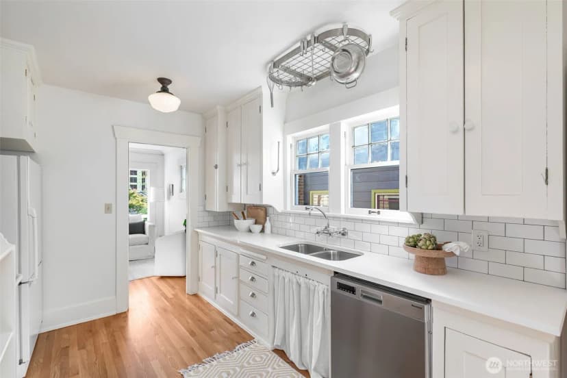 Property photo for 1022 Ne 69th Street, Seattle photo 10