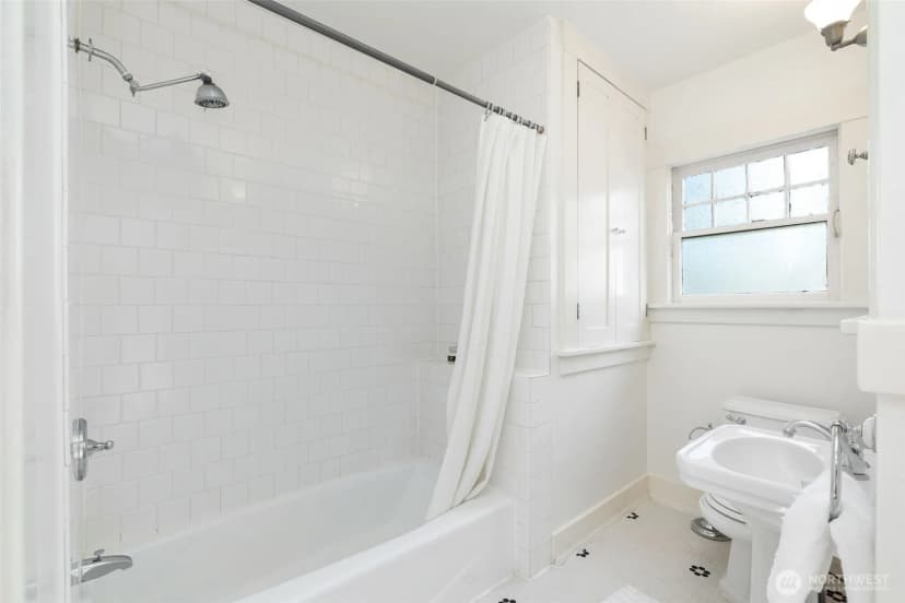 Property photo for 1022 Ne 69th Street, Seattle photo 15