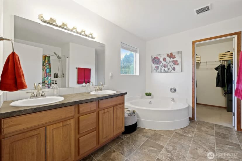 Property photo for 5771 Arcarro Court Se, Lacey photo 25