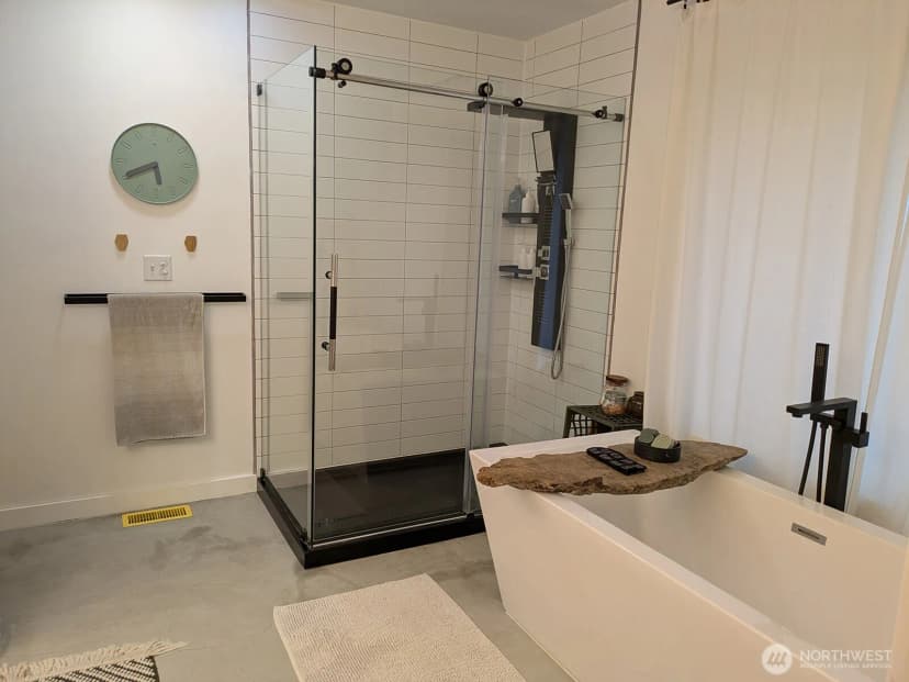 Property photo for 72 Sea View Drive, Port Angeles photo 14