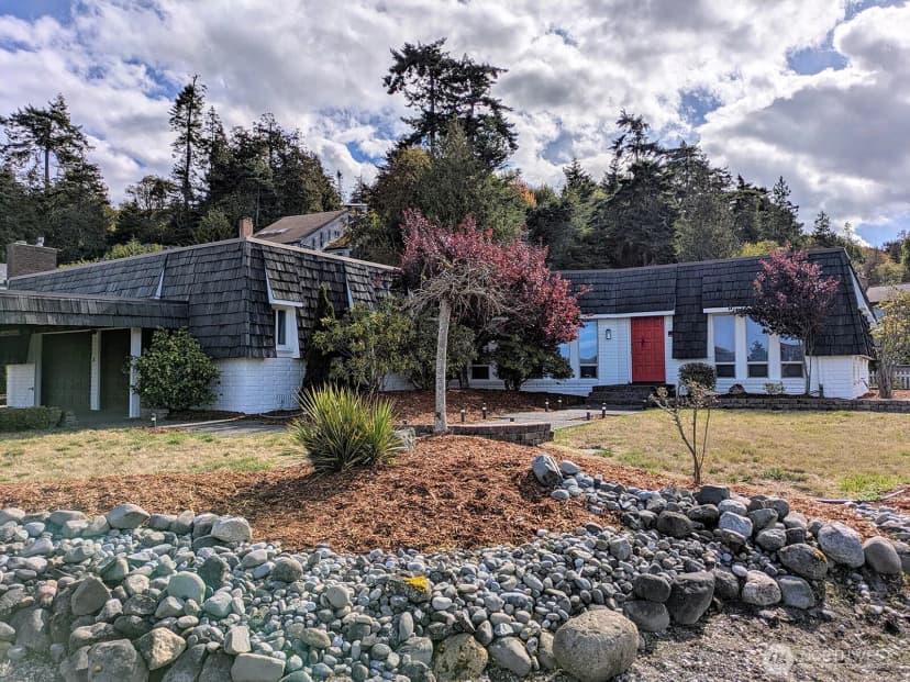 Property photo for 72 Sea View Drive, Port Angeles