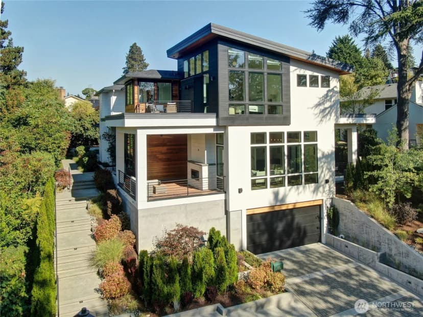 Property photo for 5632 Ne 55th Street, Seattle photo 2