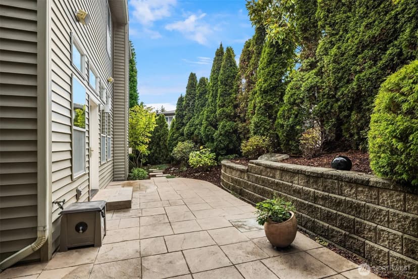 Property photo for 2753 124th Avenue Se, Bellevue photo 17