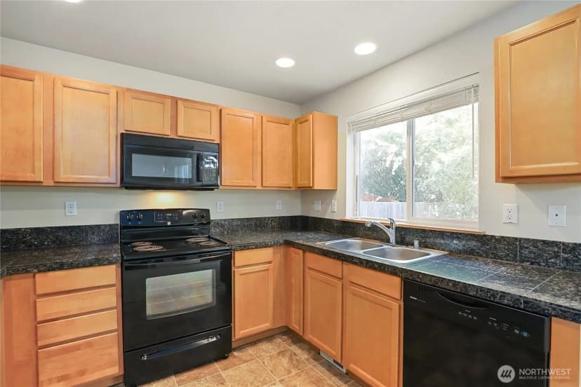 Property photo for 638 Shirehill Street, Bremerton photo 12