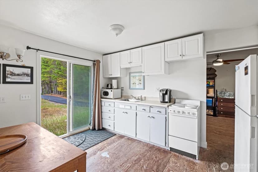 Property photo for 11303 Pacific Way, Long Beach photo 8